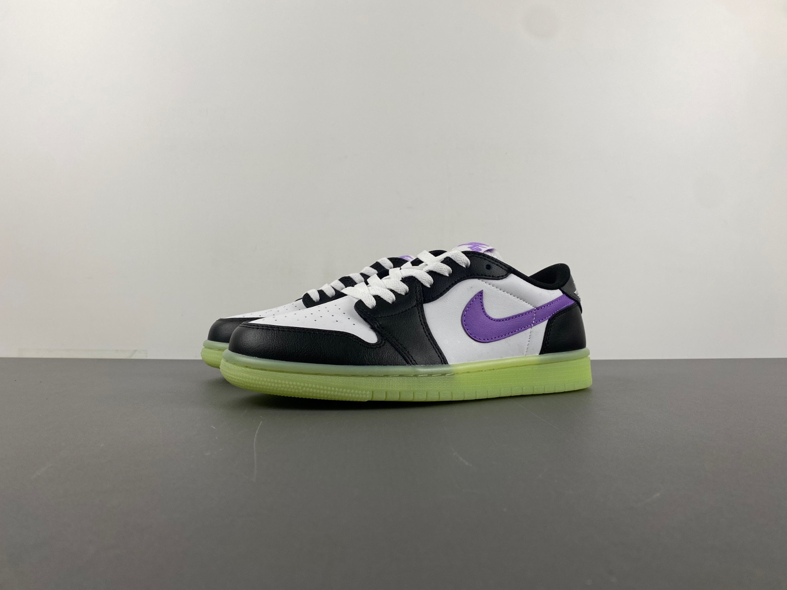 Air Jordan 1 Low GS "Black Raspberry" HF0410-001