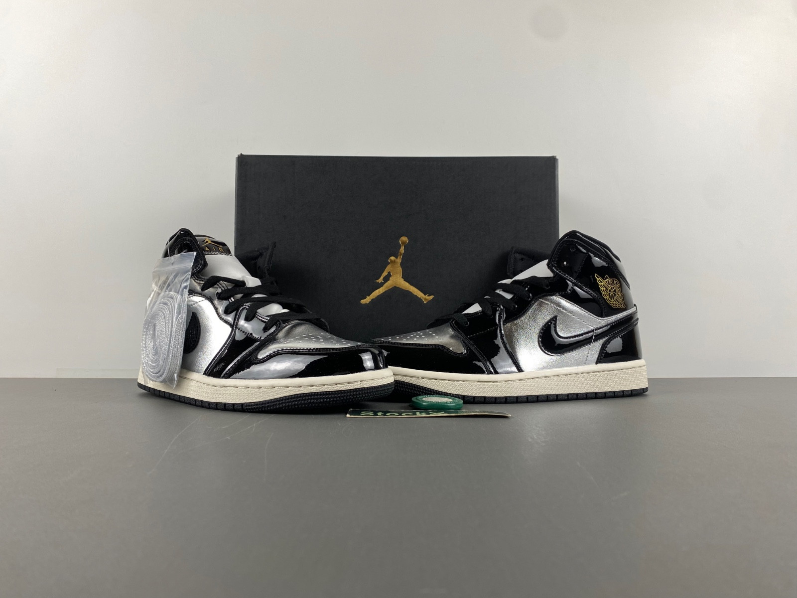 Air Jordan 1 Mid SE GS “Black/Metallic Silver” FZ3938-001