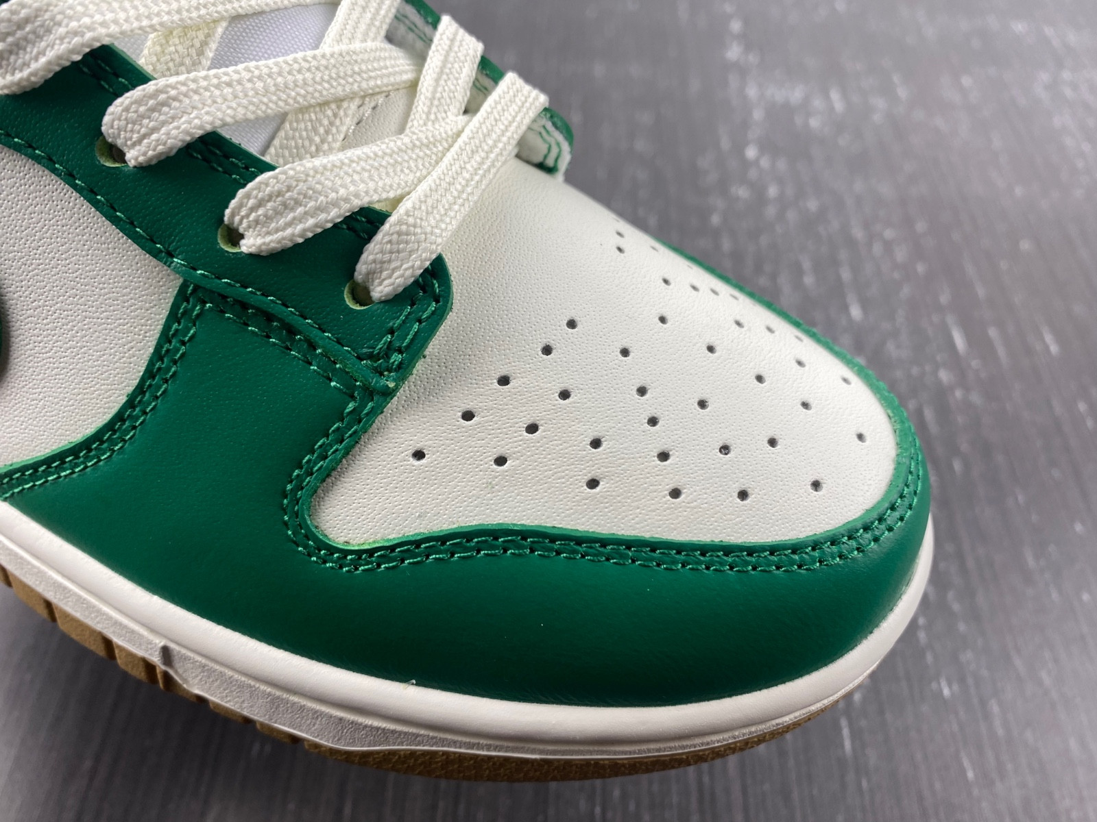 nike dunk low "green/gold"