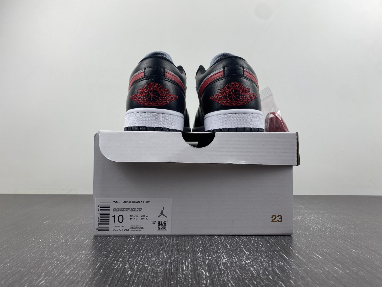 air jordan 1 low "black/grey/red" dc0774-062