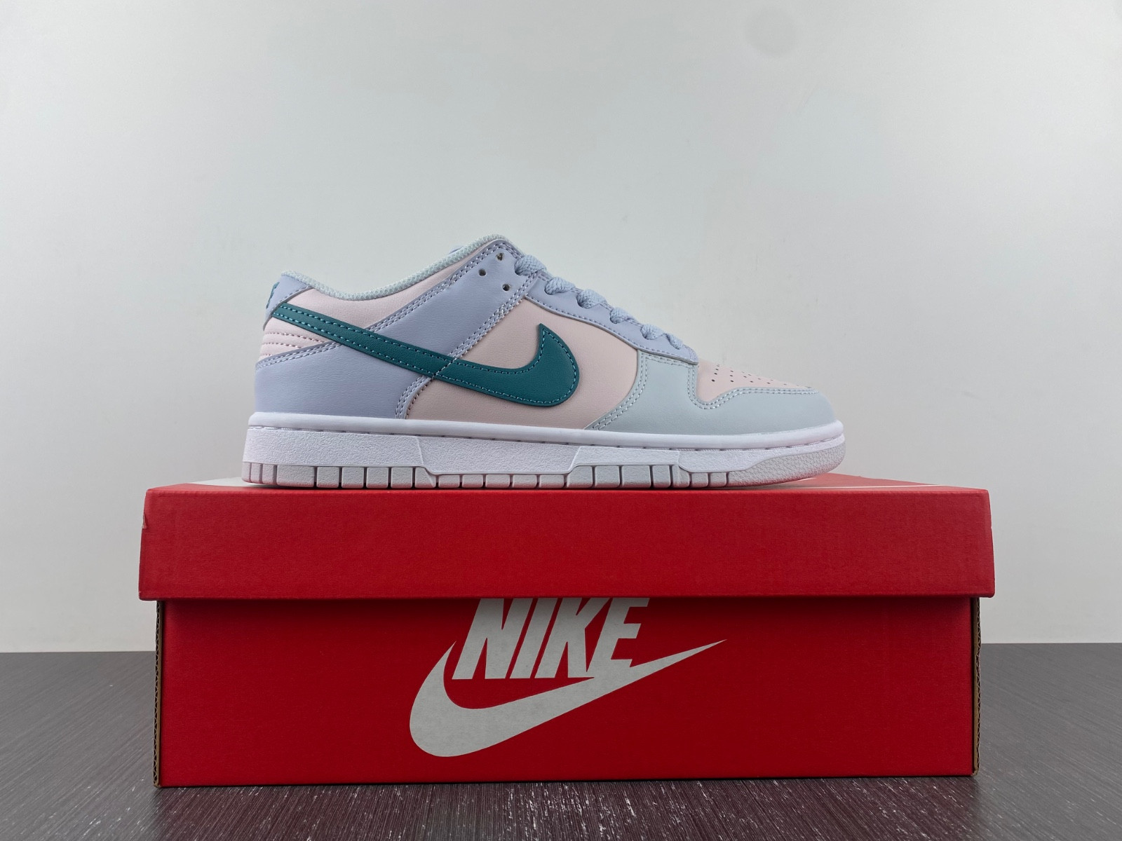 nike dunk low gs “mineral teal” fd1232-002