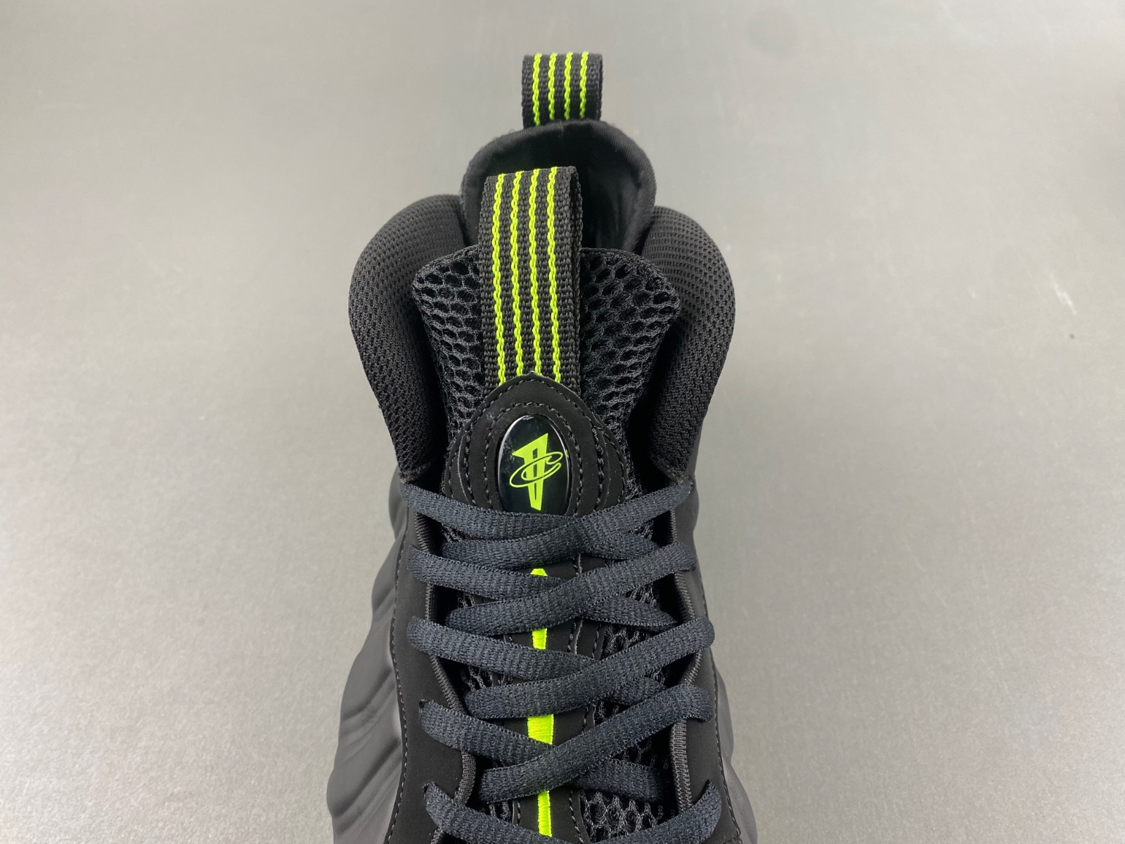 Nike Air Foamposite One Black Volt HF2902-001