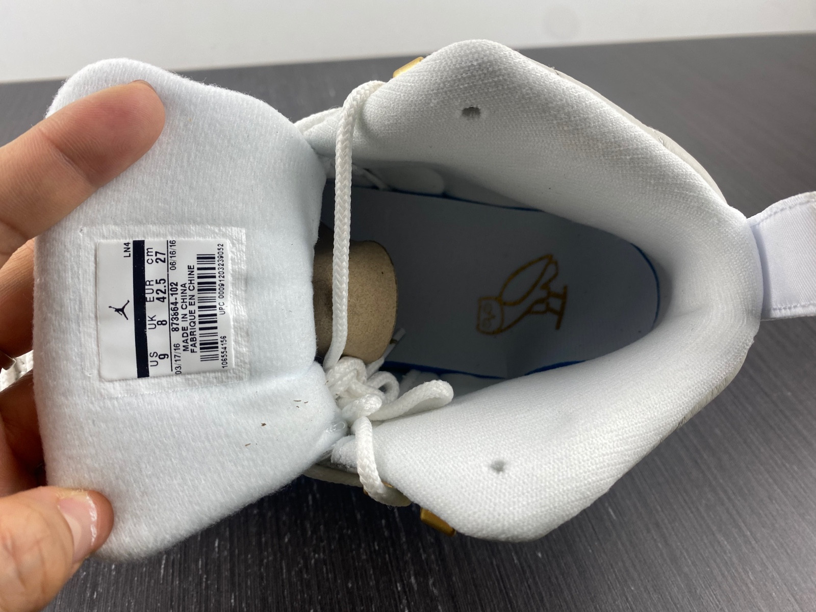 air jordan 12 retro ovo white 873864-102