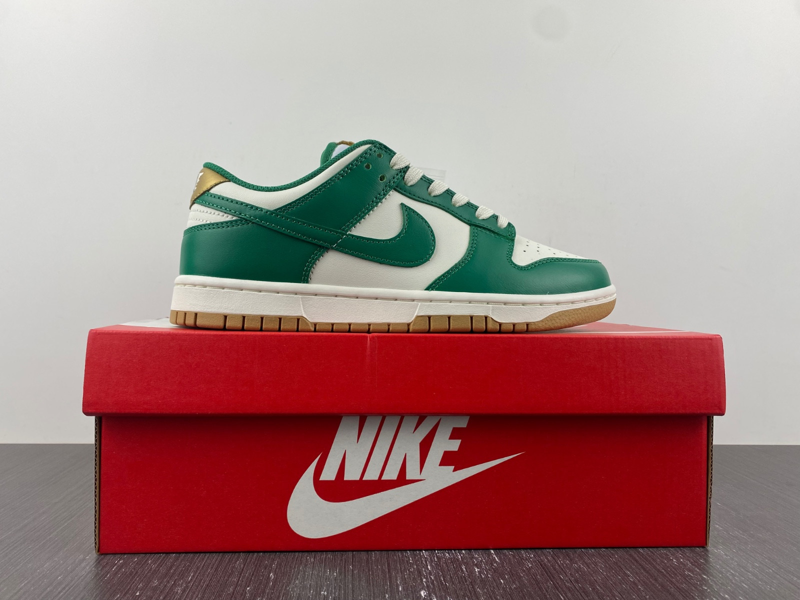 nike dunk low "green/gold"