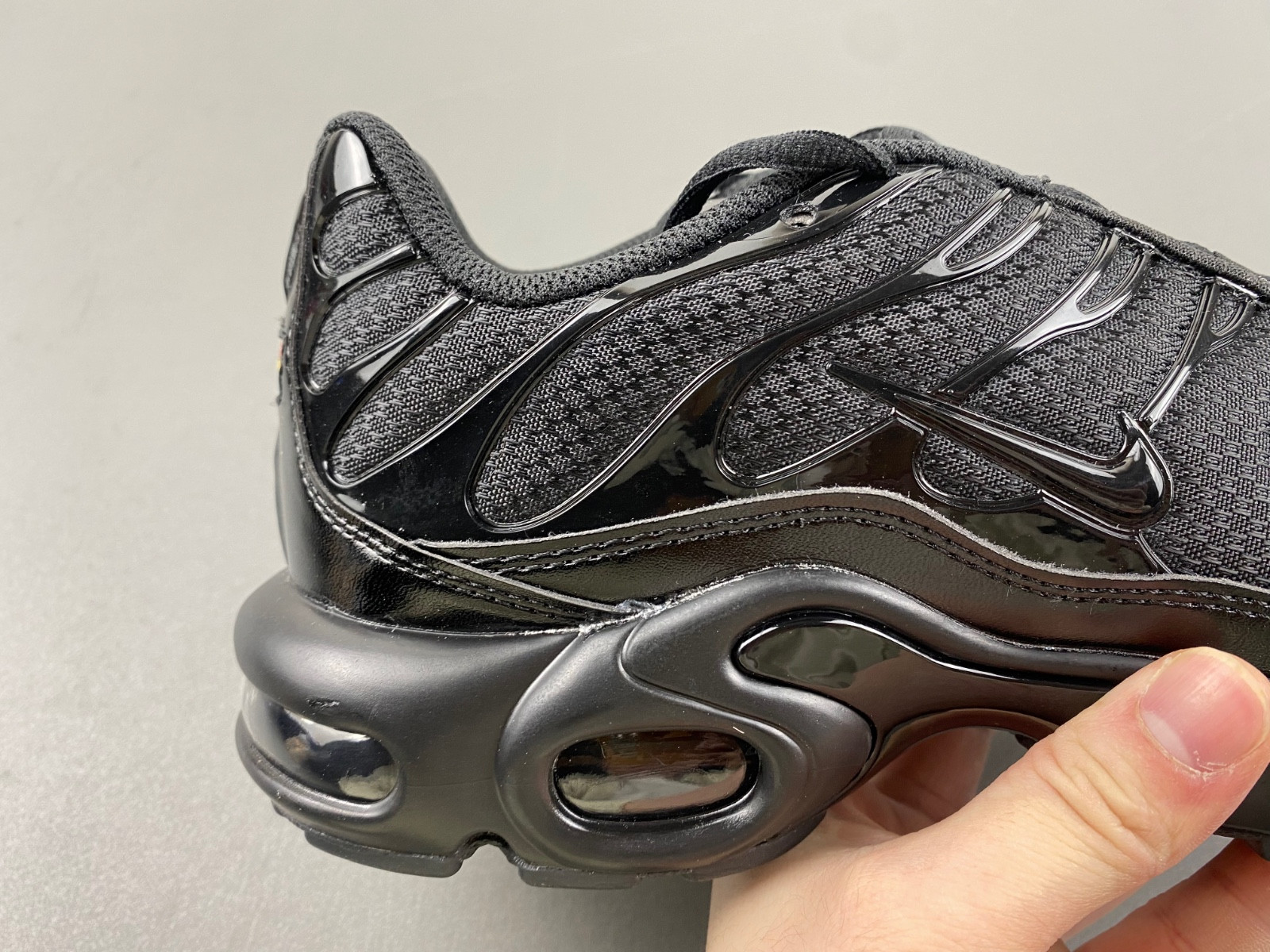 nike air max plus tn triple black 604133-050