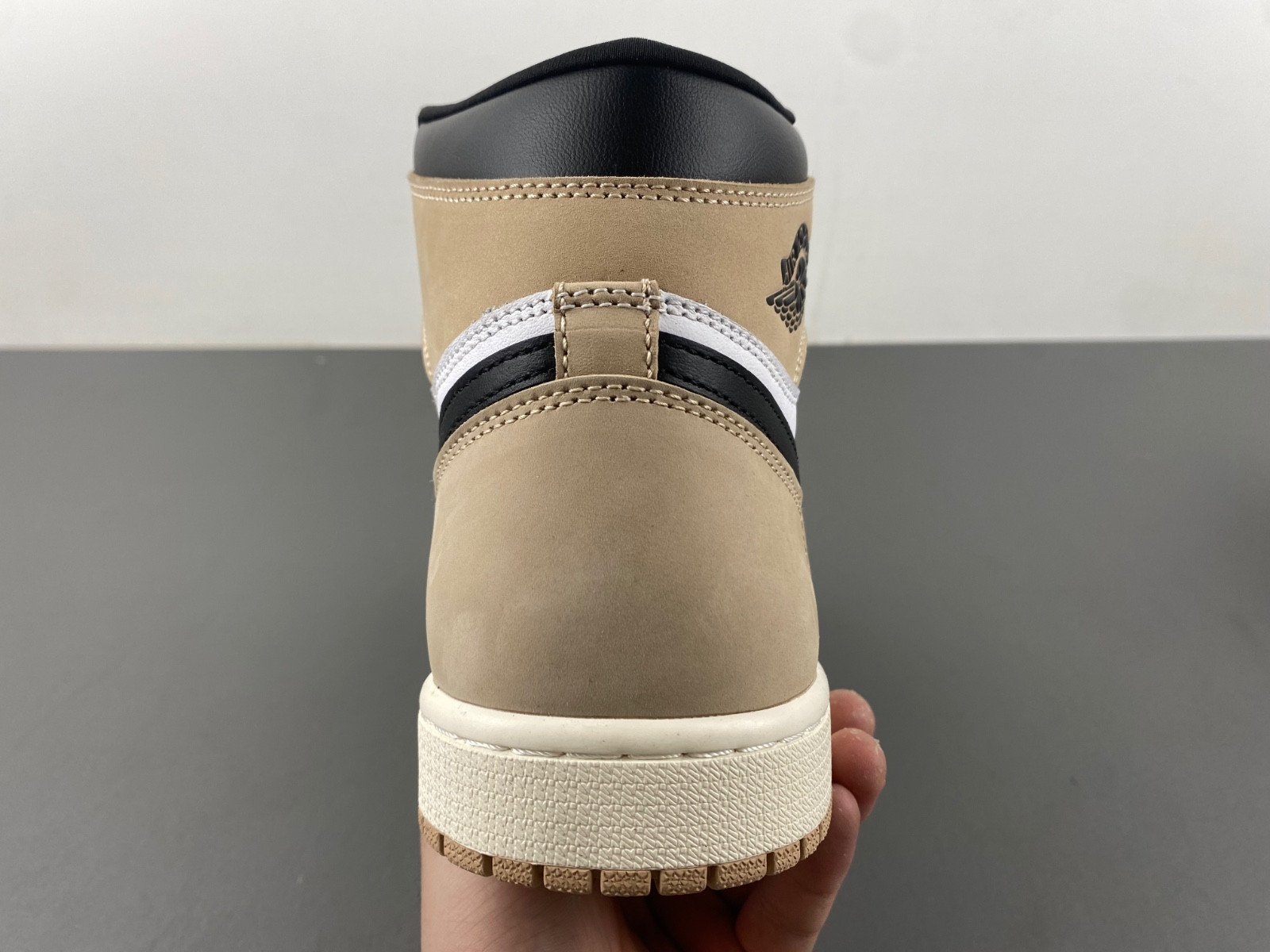 air jordan 1 high og wmns "latte" fd2596-021