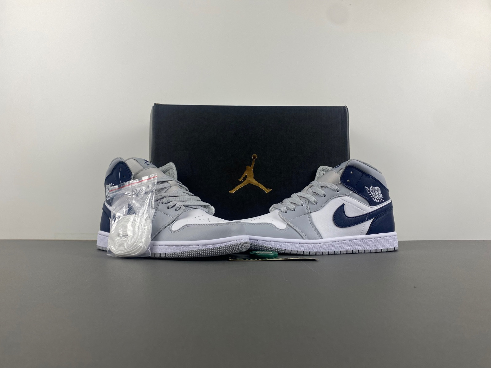 air jordan 1 mid midnight navy dq8426-104