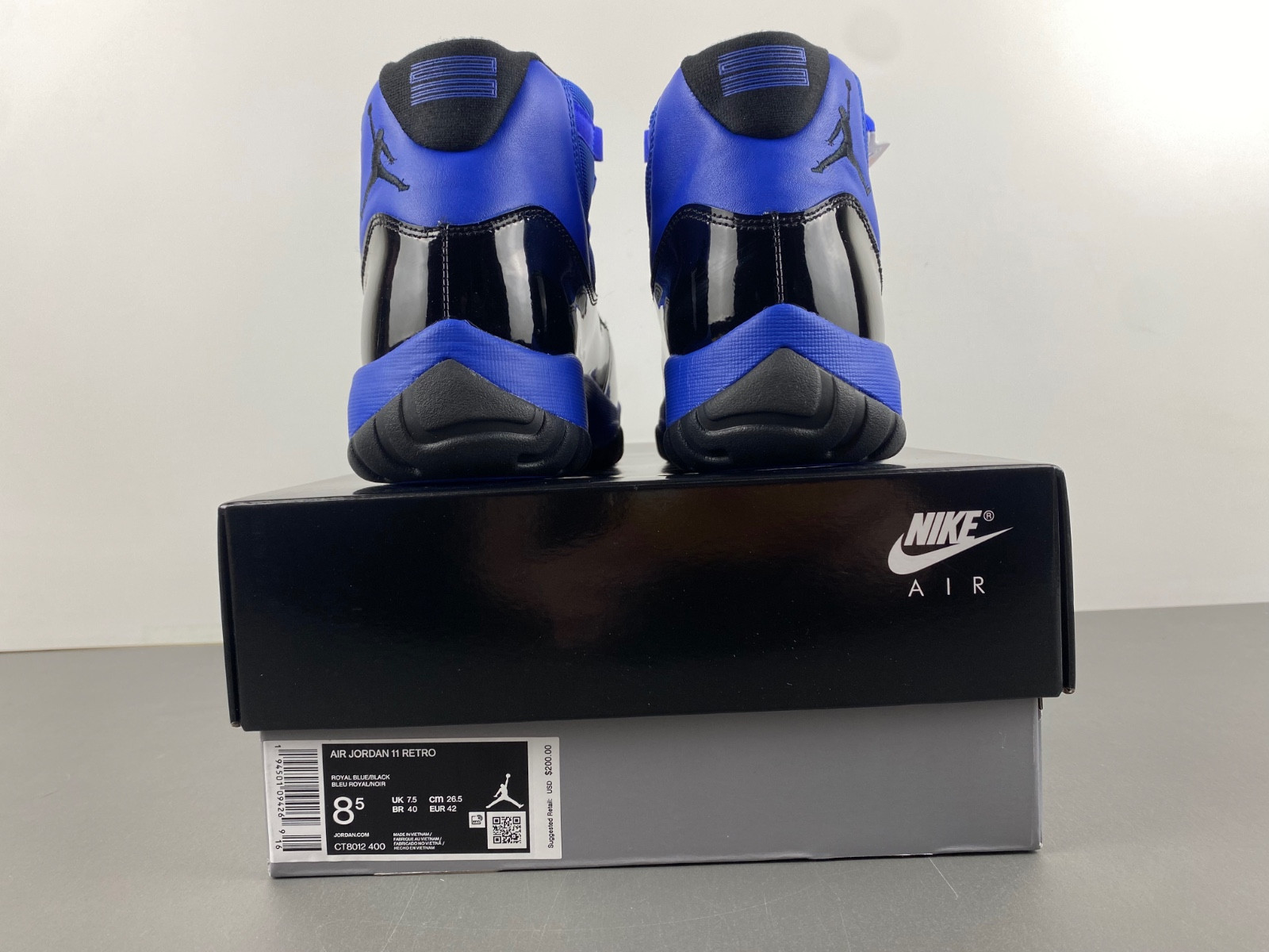 AIR JORDAN 11