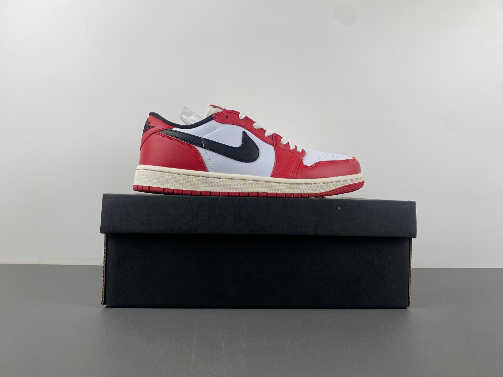 Air Jordan 1 Low OG “Chicago” HQ6998-600