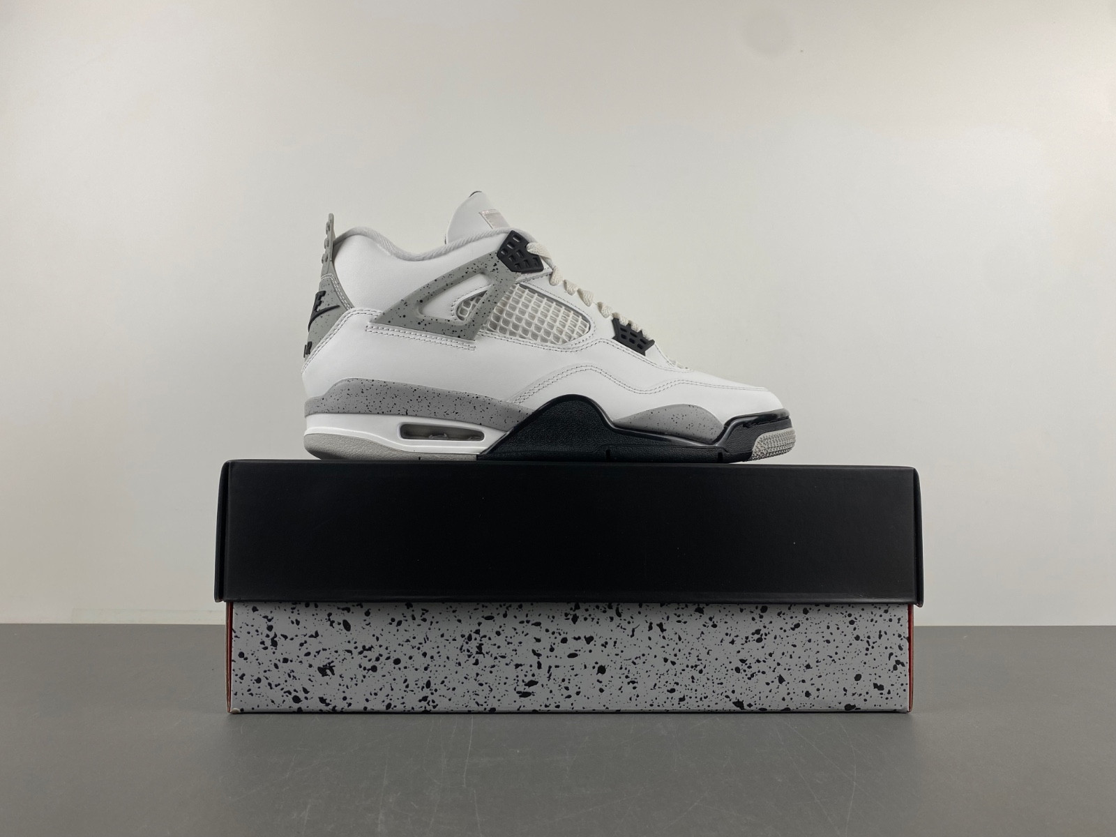 Air Jordan 4 OG “White Cement” FV5029-100
