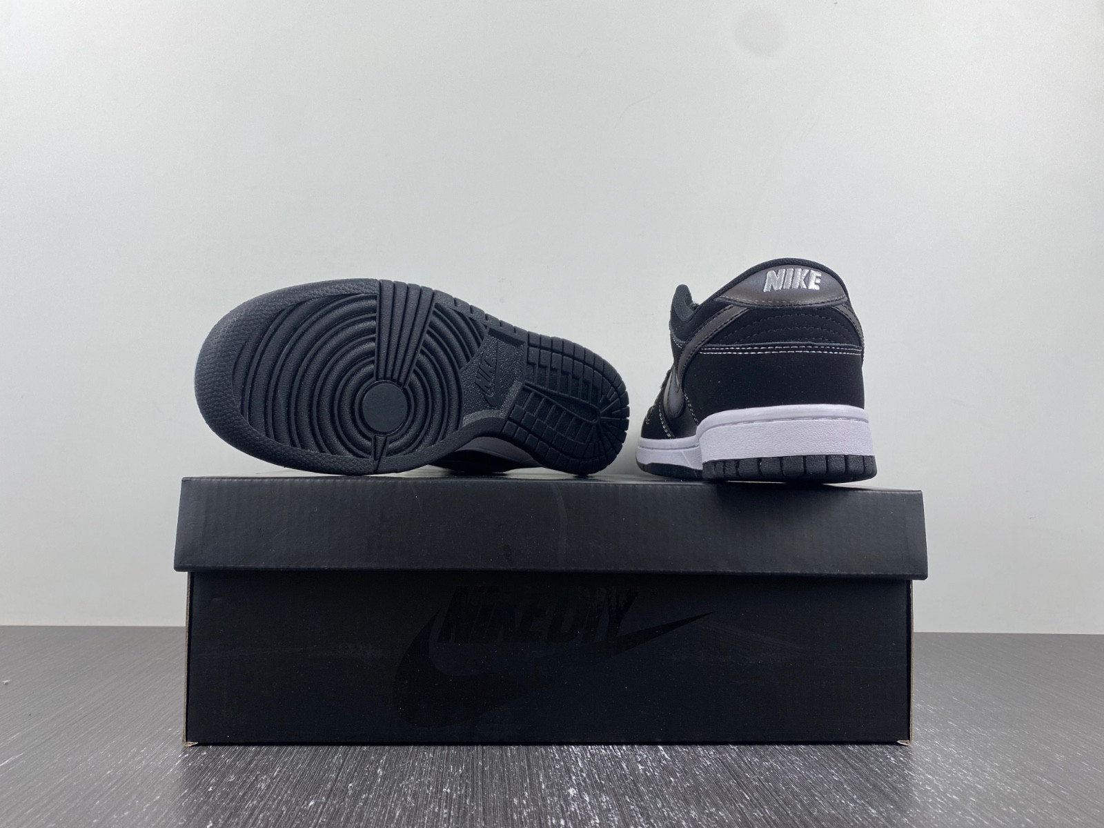 nike dunk low "black/grey" (airbrush) fd6923-001