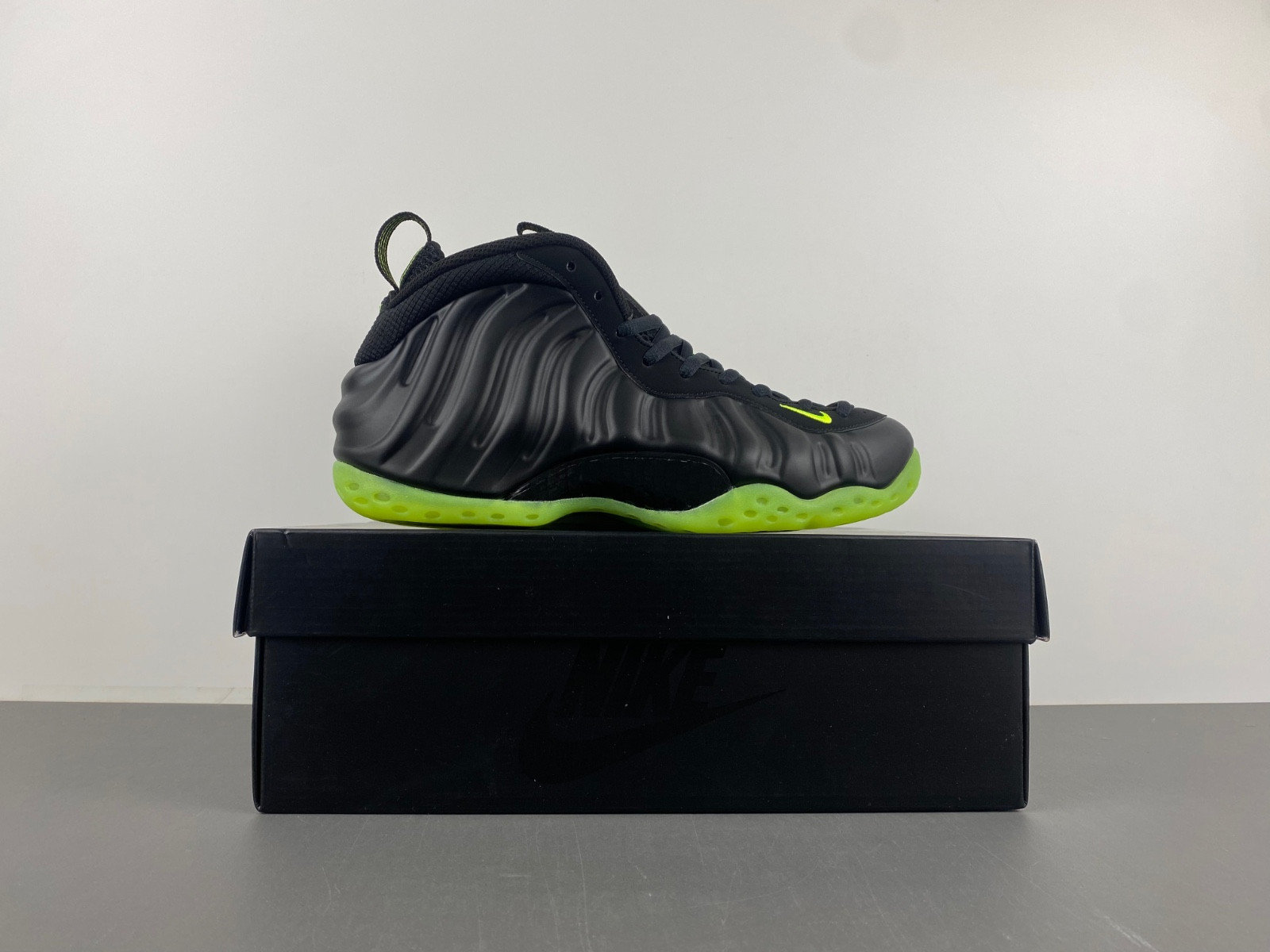 Nike Air Foamposite One Black Volt HF2902-001