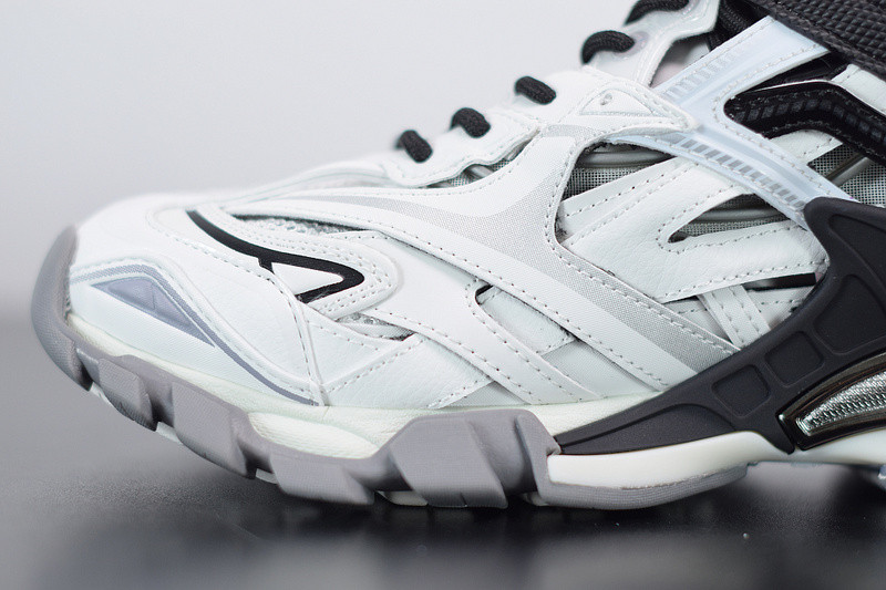 bc track sneaker