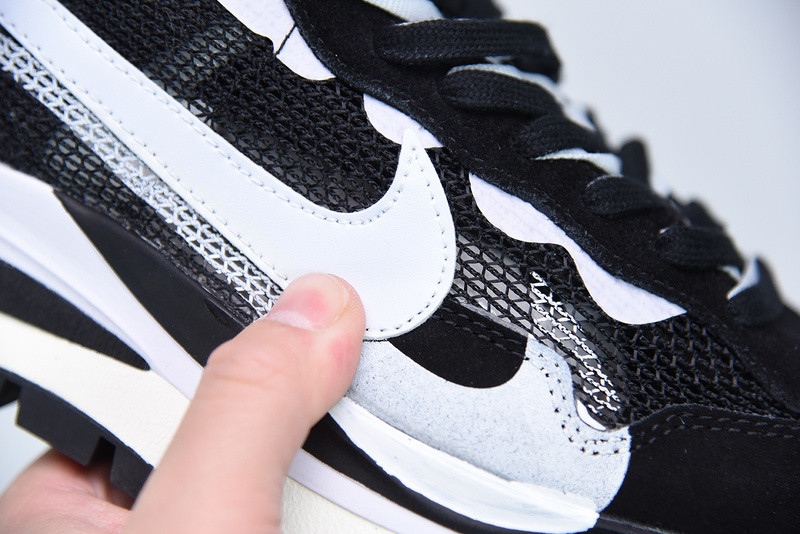 nike ldwaffle x sacai black white cv1363-001