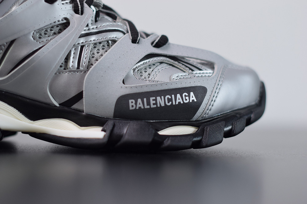 bc track sneaker
