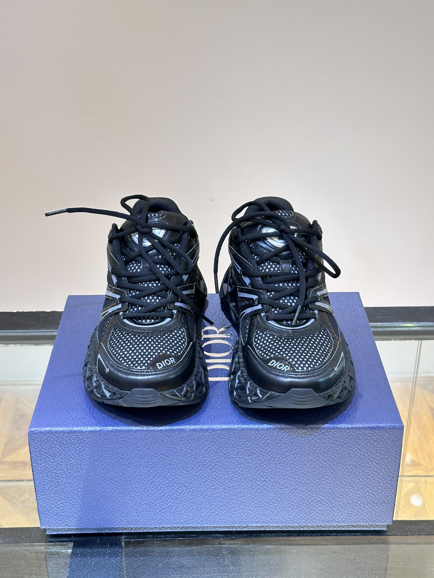 DIO* SNEAKER