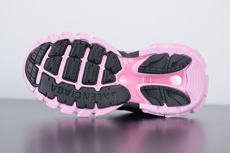 bc track sneaker