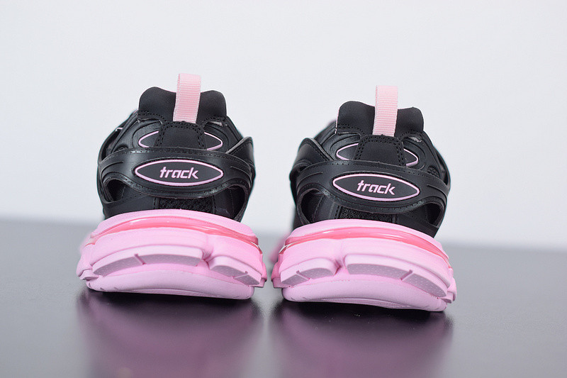 bc track sneaker