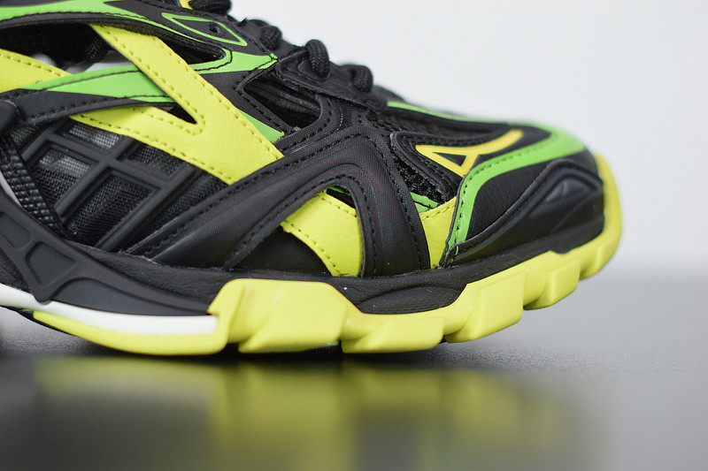 bc track sneaker
