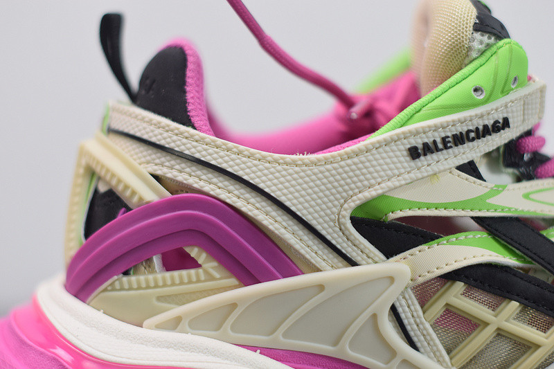 bc track sneaker