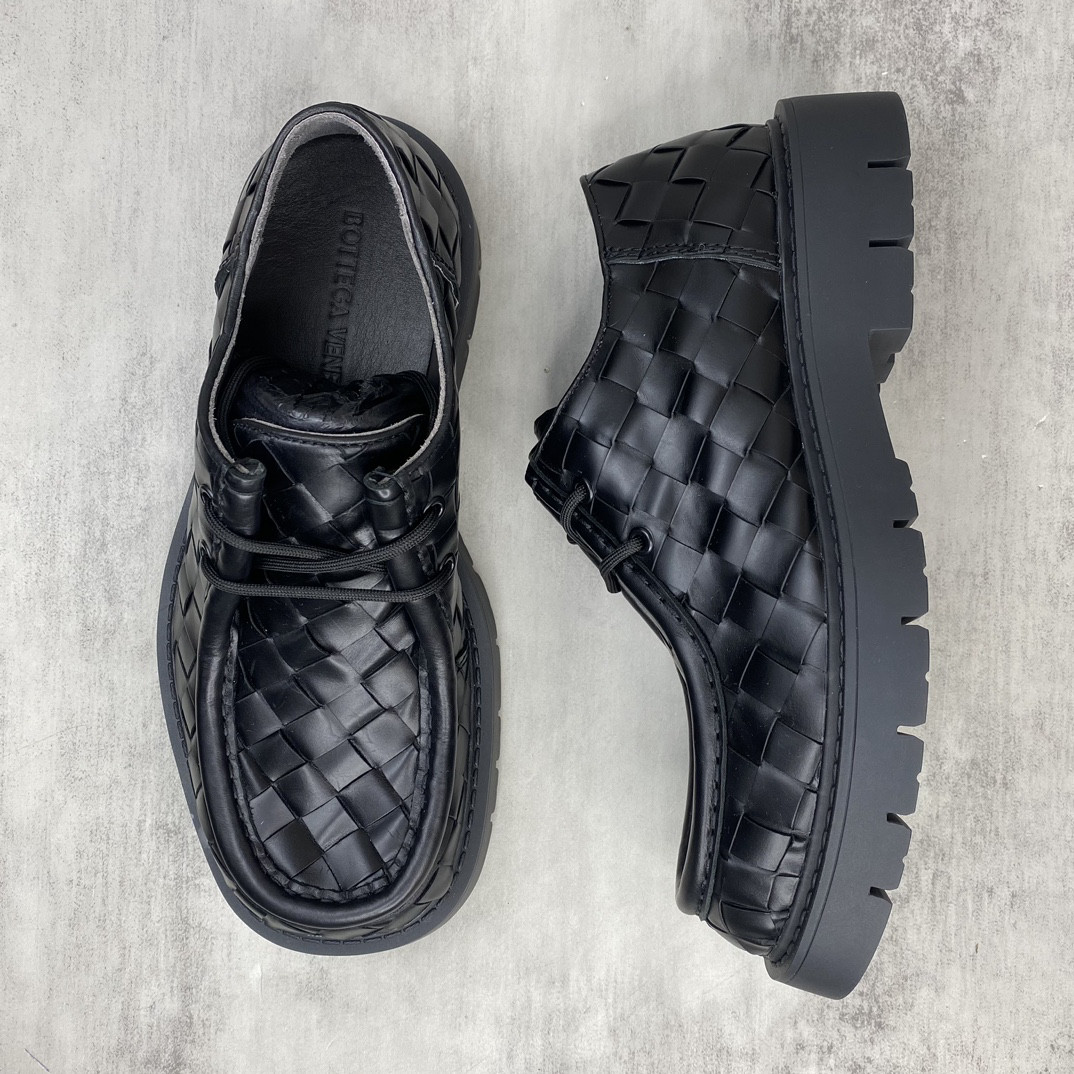 b0tt*ga Ven*ta sneaker