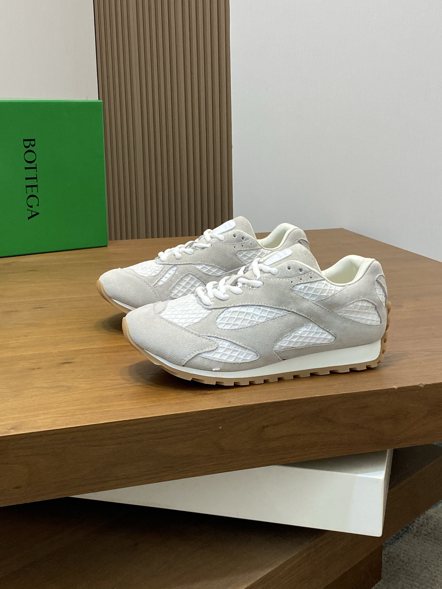 b0tt*ga Ven*ta orbit sneaker