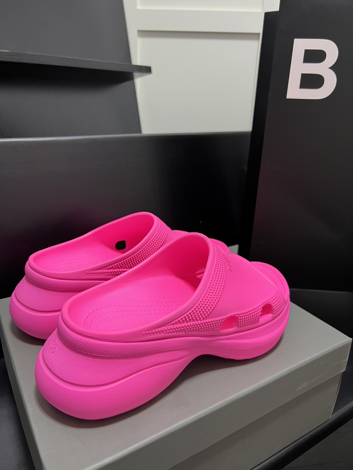Ba1en*iaga slide