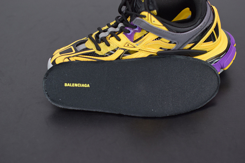 bc track sneaker