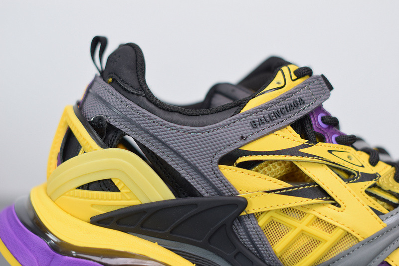 bc track sneaker
