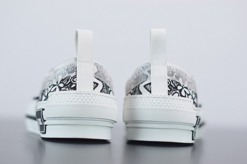 dio* x converse sneaker