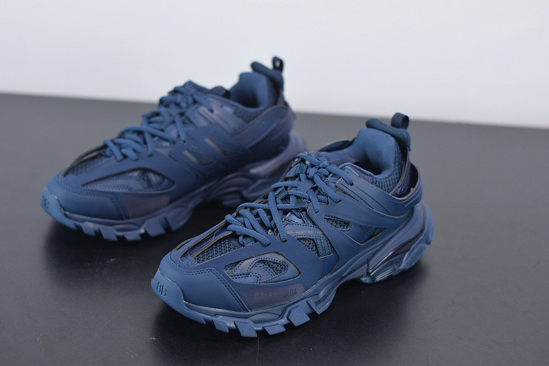 bc track sneaker