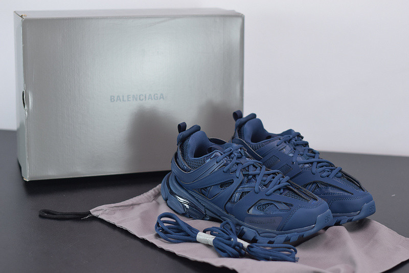 bc track sneaker