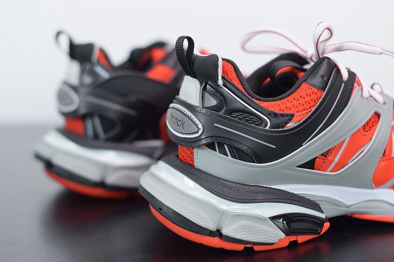 bc track sneaker