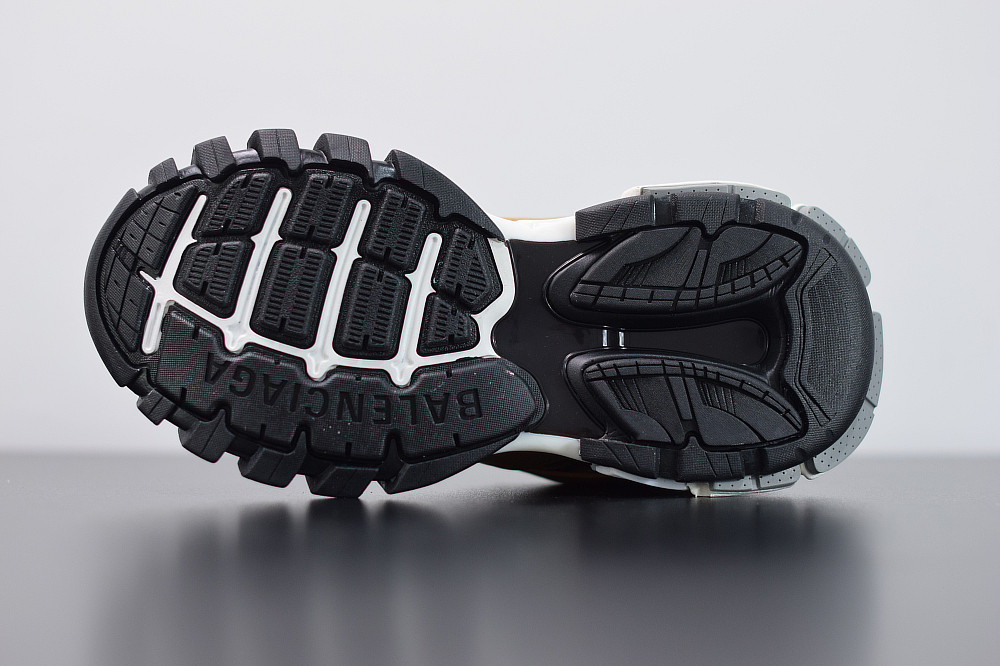 bc track sneaker