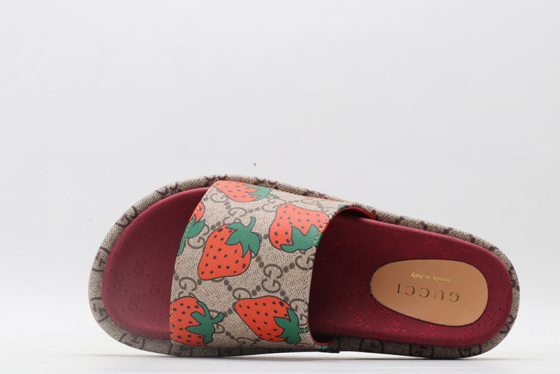 g*u*i sandals