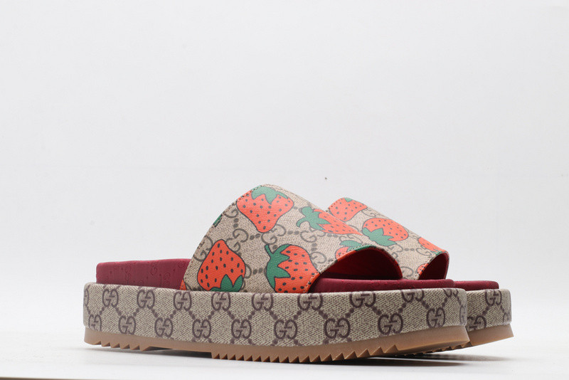 g*u*i sandals