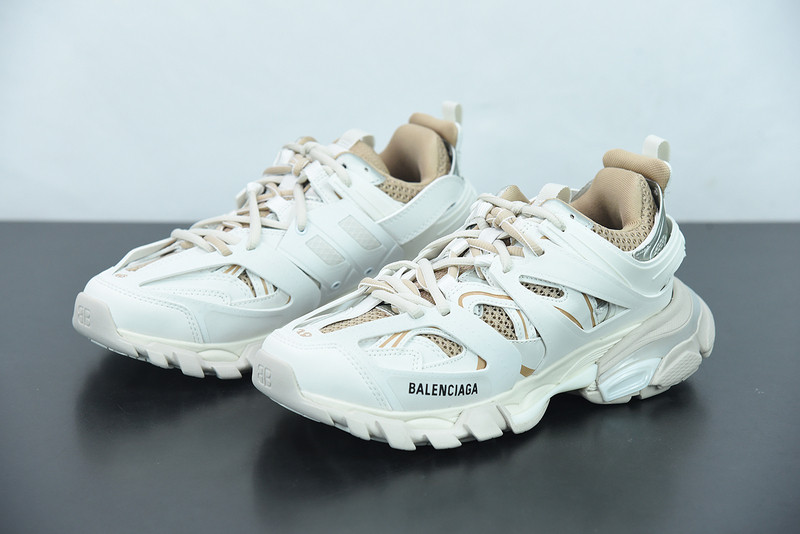 bc track sneaker