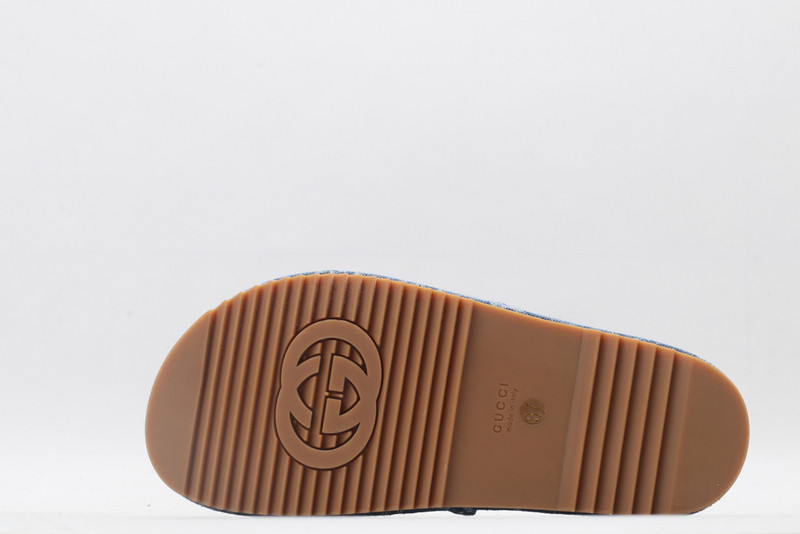 g*u*i sandals
