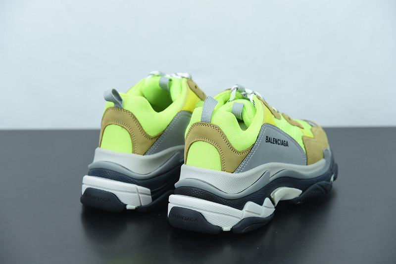 bc triple s trainer 536737 w09o3 1801