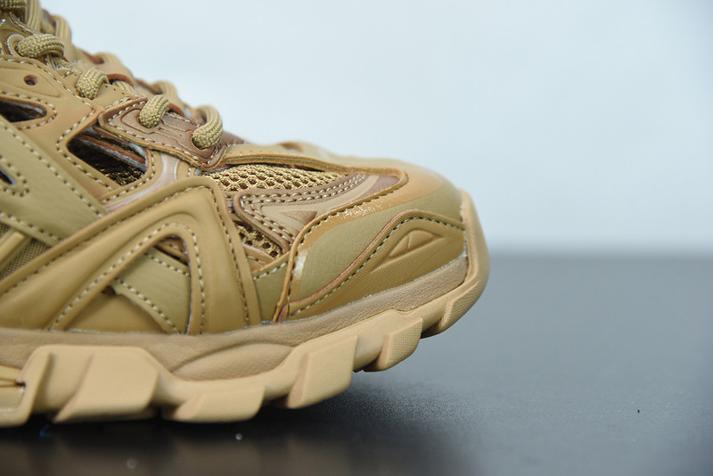 bc track sneaker