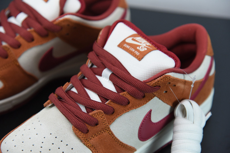 nike sb dunk low pro daek russet cedar bq6817-202