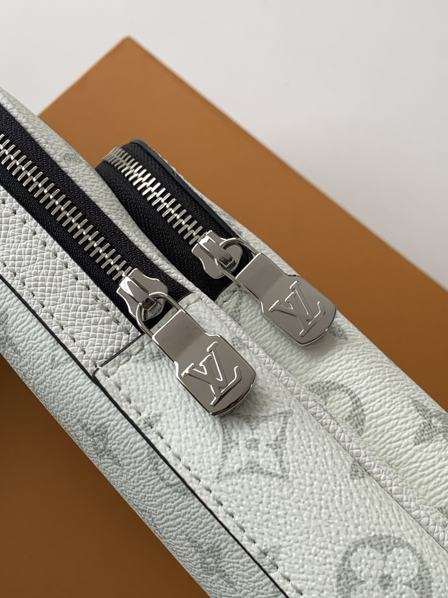 LVT PURSE