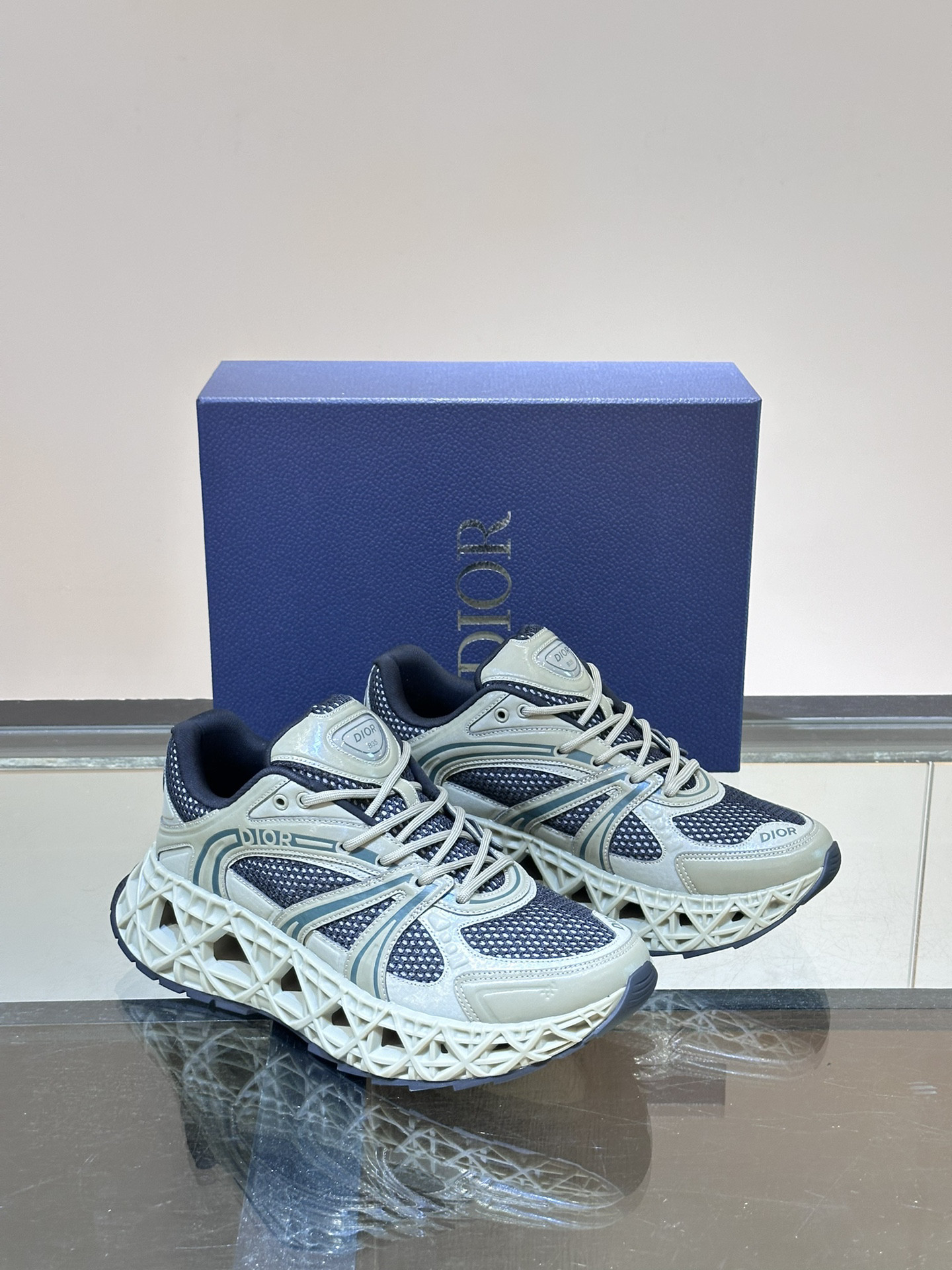 DIO* SNEAKER