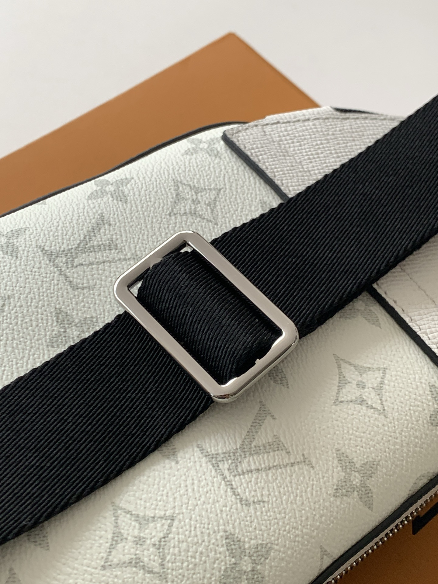 LVT PURSE