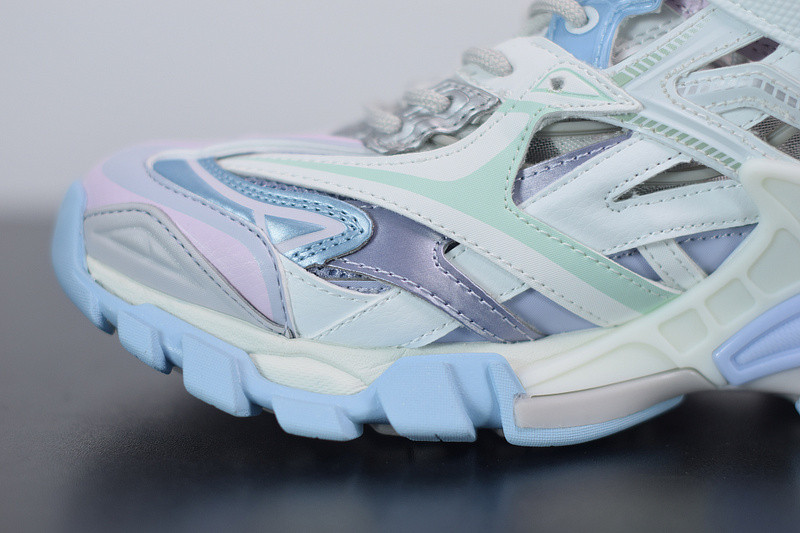 bc track sneaker
