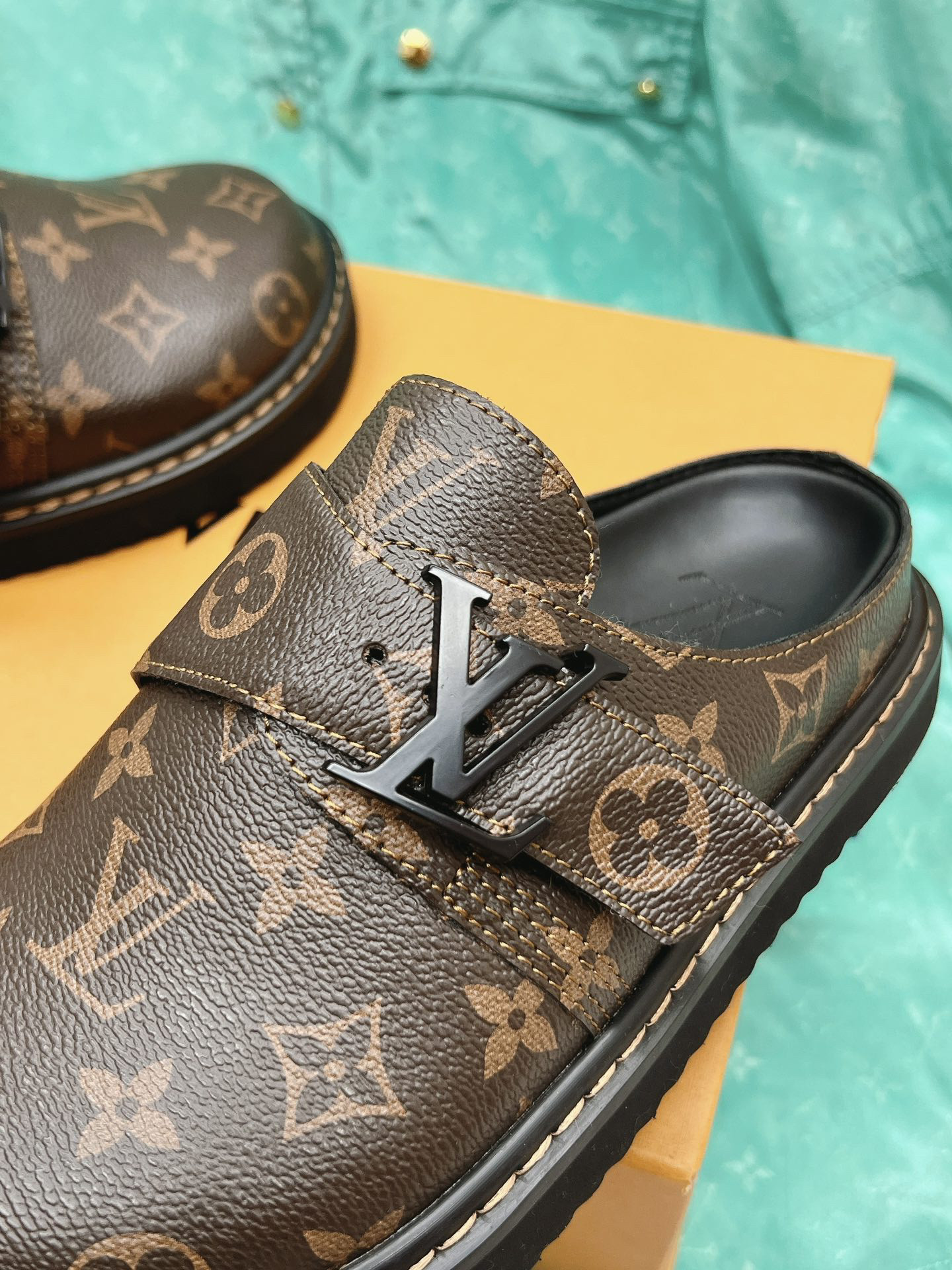 LVT SANDALS