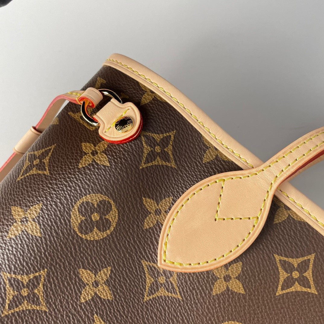 LVT PURSE PM