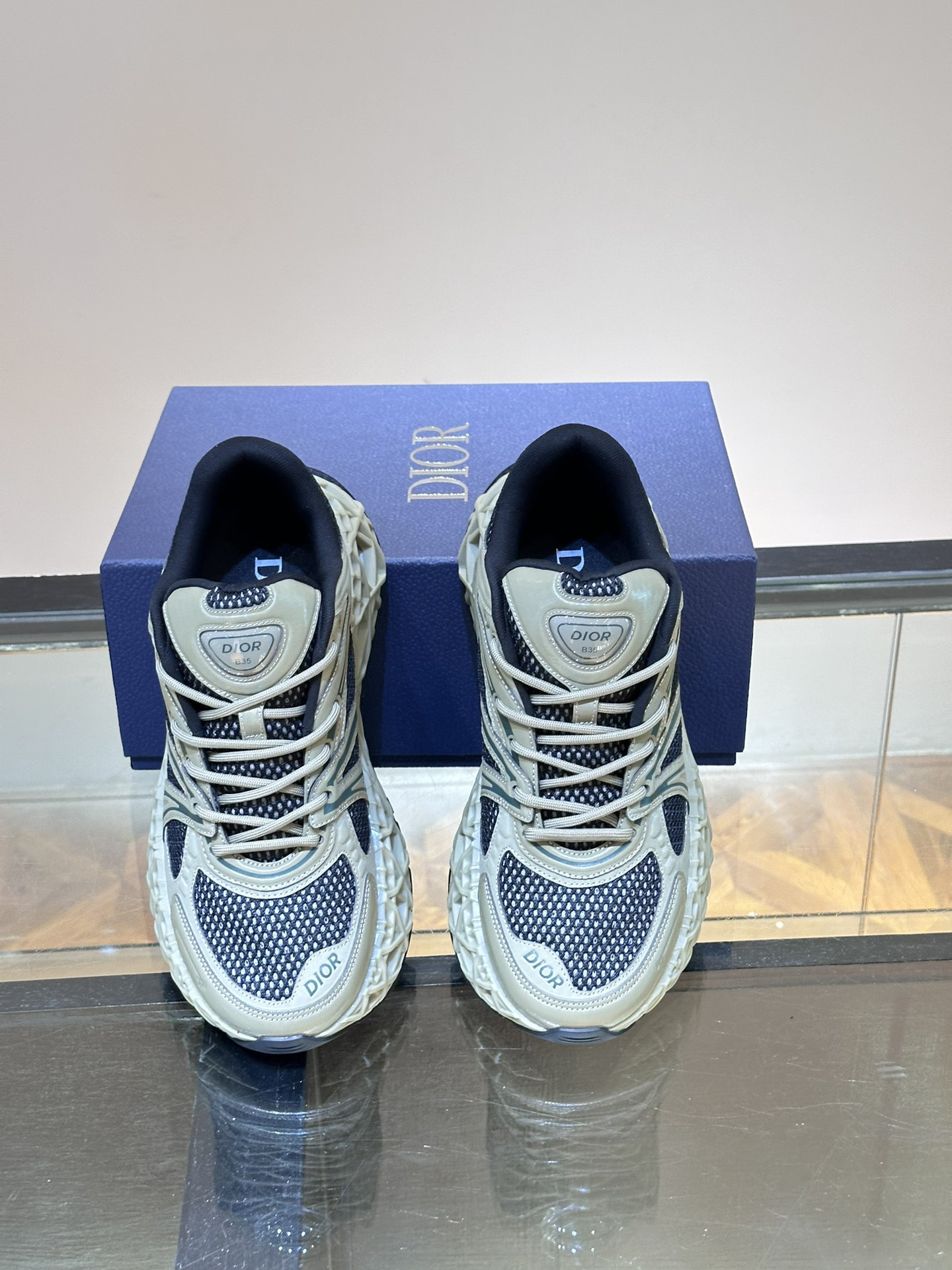 DIO* SNEAKER