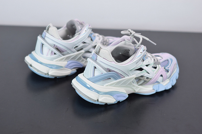 bc track sneaker