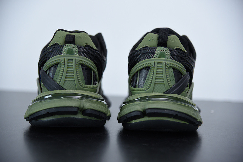 bc track sneaker